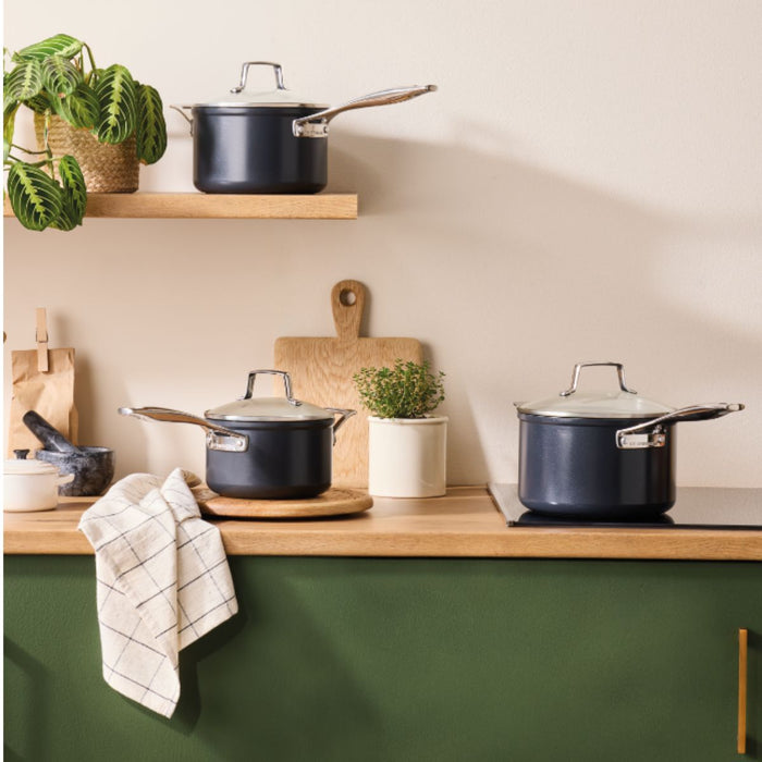 Le Creuset Essential Non-Stick Ceramic Saucepan with Lid - 20cm