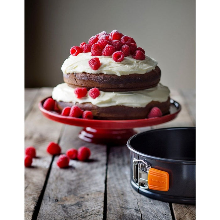 Le Creuset Toughened Non-Stick Springform Tin - 20cm